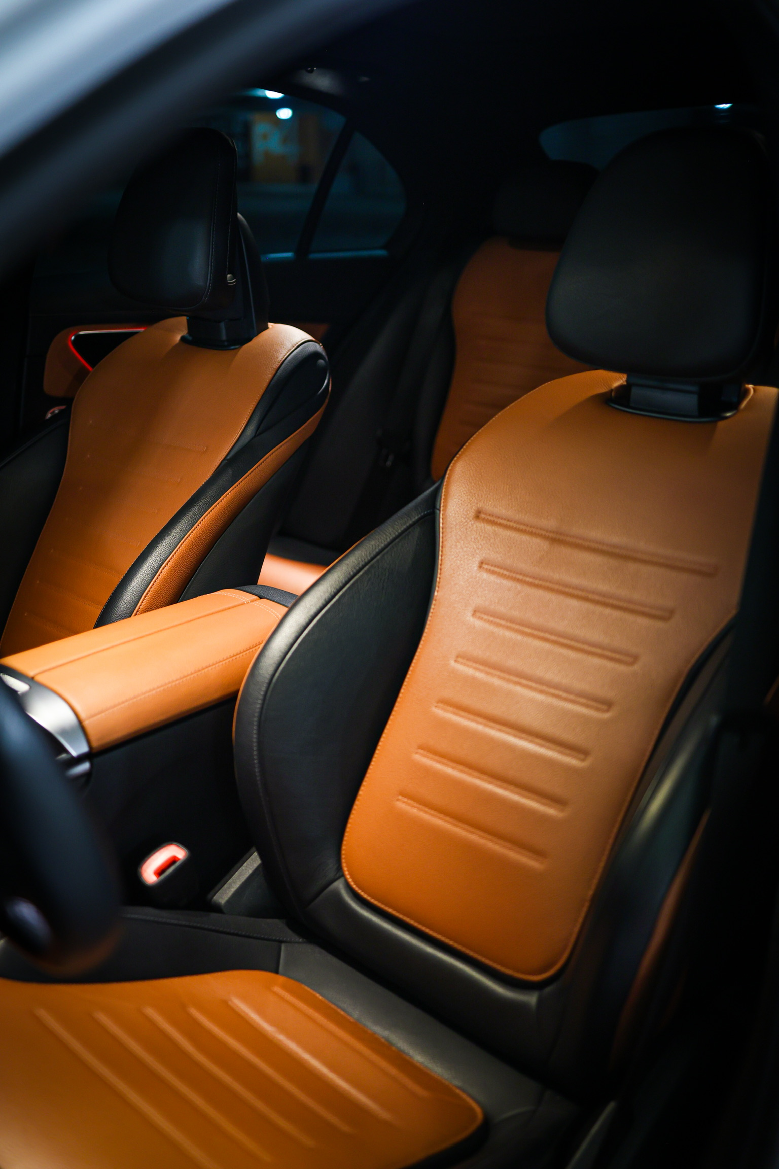 2023-Mercedes-Benz-AMG-C43-12.webp