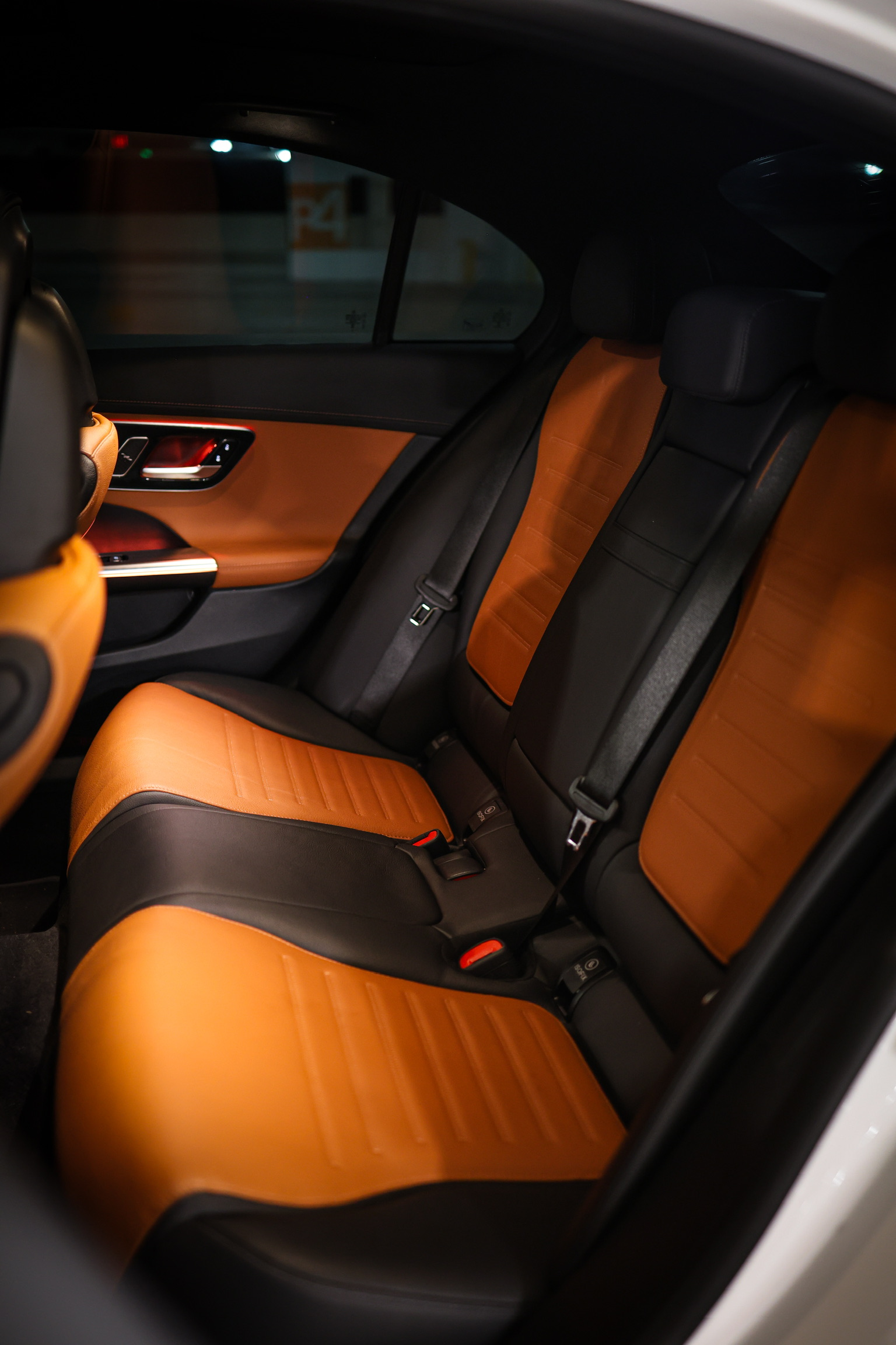 2023-Mercedes-Benz-AMG-C43-13.webp