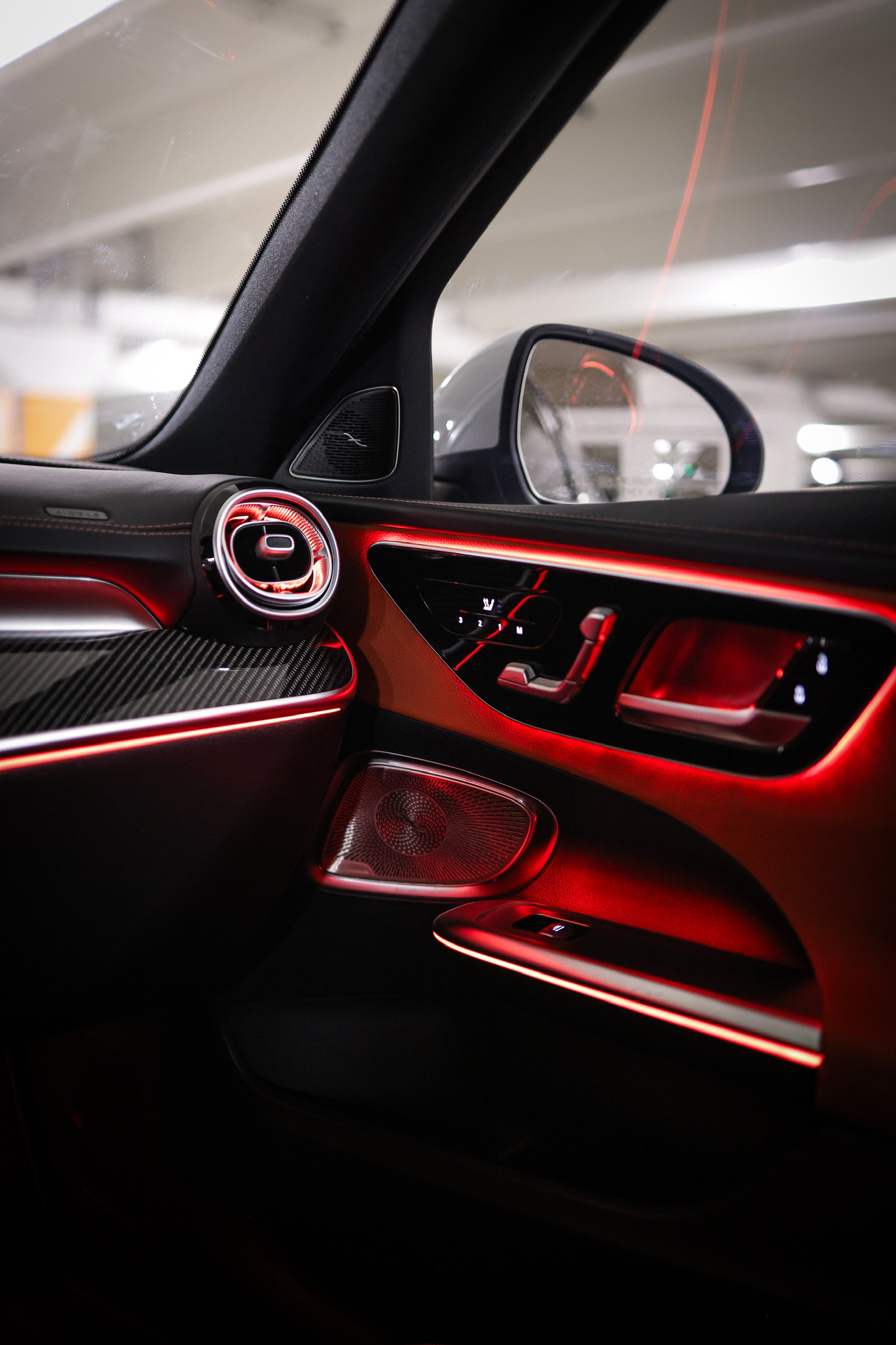 2023-Mercedes-Benz-AMG-C43-19.webp