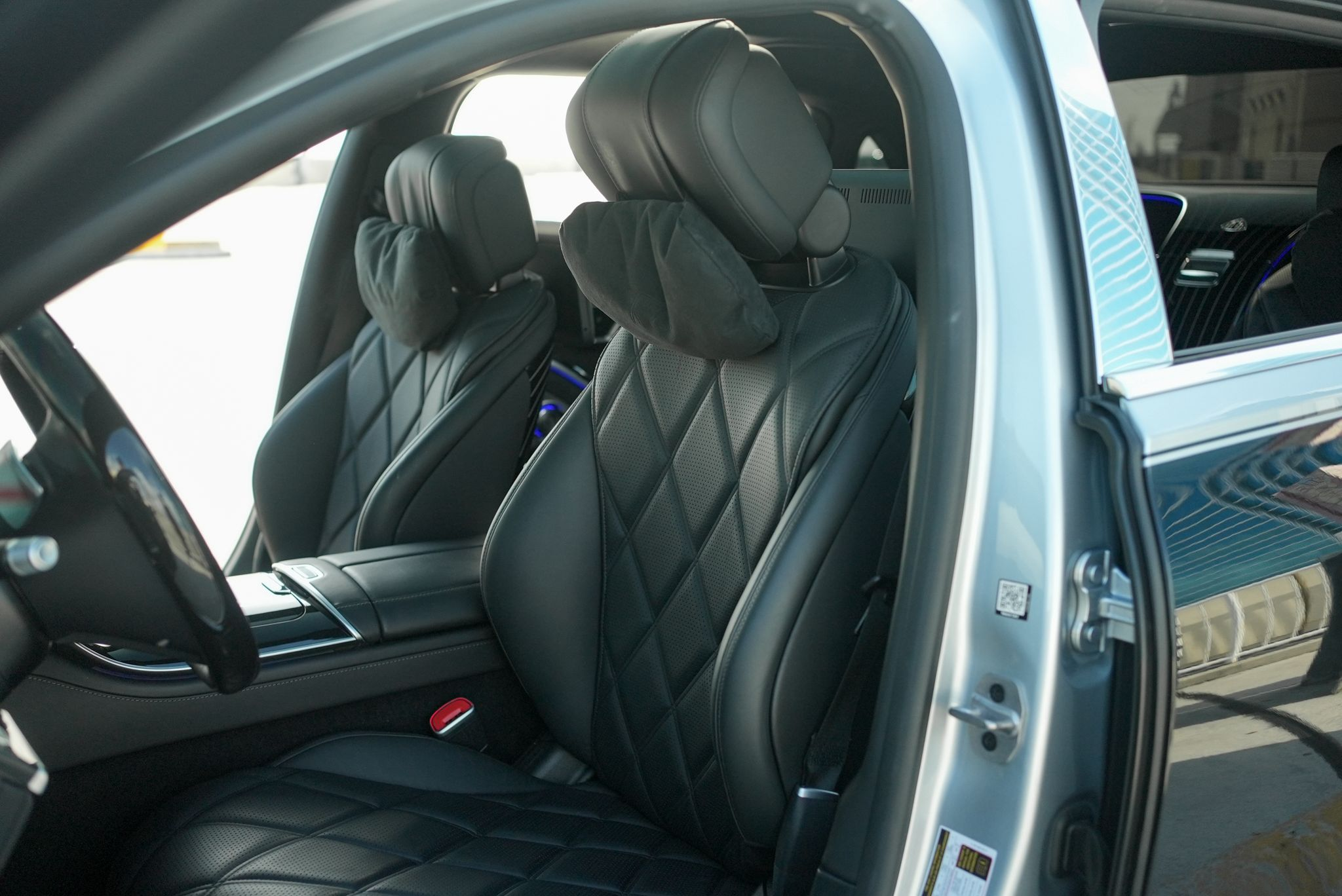 2024-Mercedes-Benz-s580-Maybach-12.webp