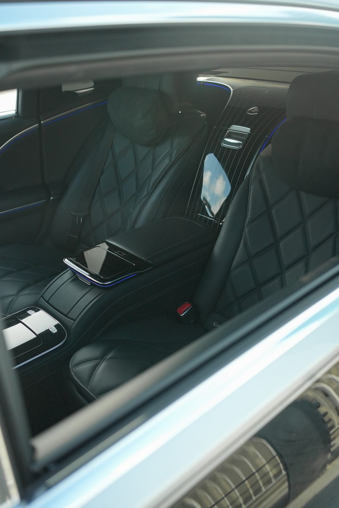 2024-Mercedes-Benz-s580-Maybach-19.webp
