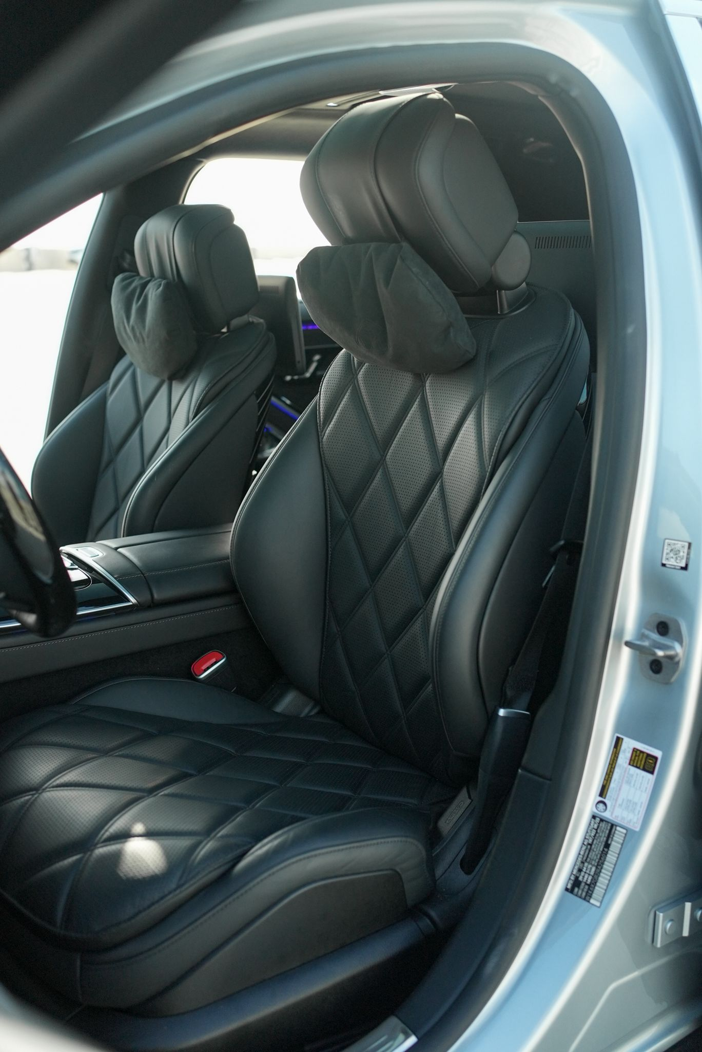 2024-Mercedes-Benz-s580-Maybach-24.webp