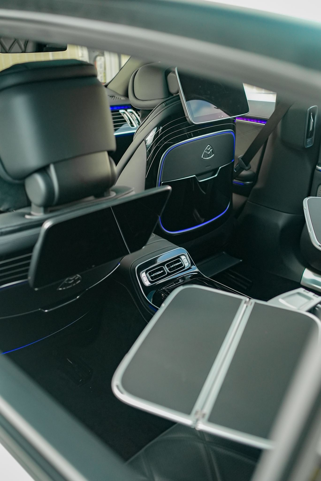 2024-Mercedes-Benz-s580-Maybach-9.webp