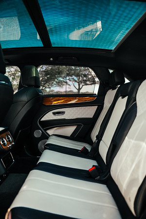 BENTLEY-BENTAYGA-BLACK-1.webp
